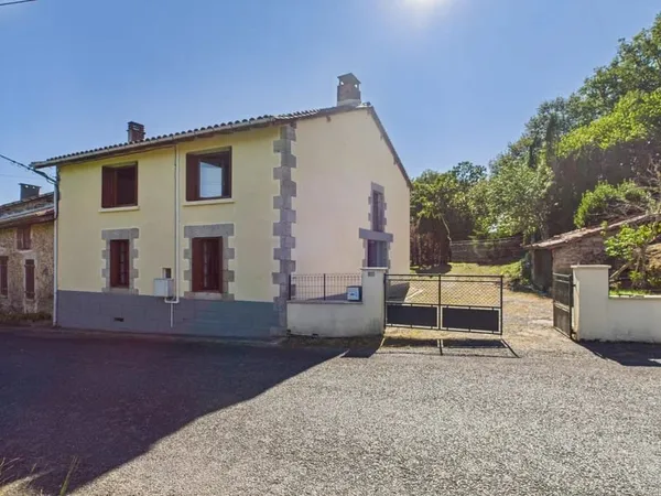 Maison confortable dans hameau