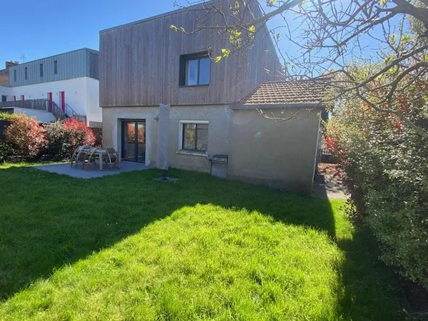 Vends maison rénovée avec jardin