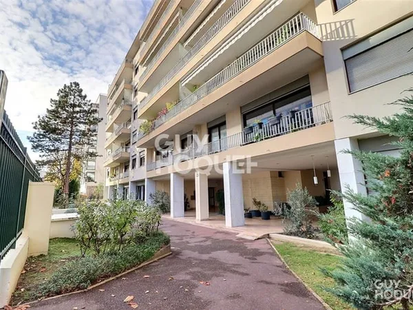 A vendre un appartement Rueil Malmaison 3 pièces 58 m2 cave et box