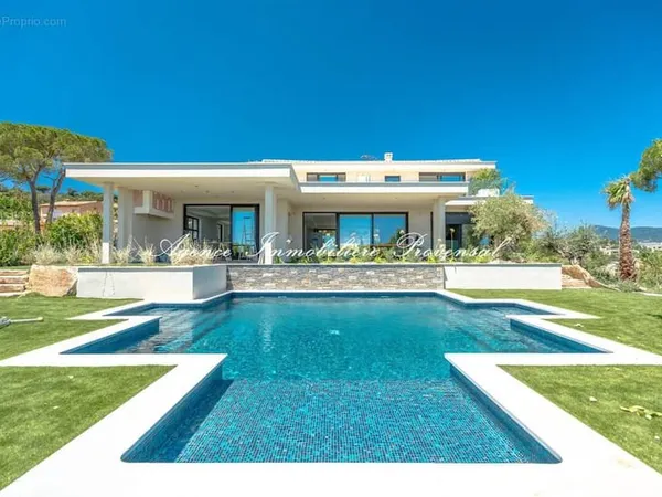 Maison 6 pièces 370 m²