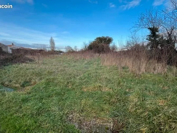 Terrain 1 390 m² Lozay