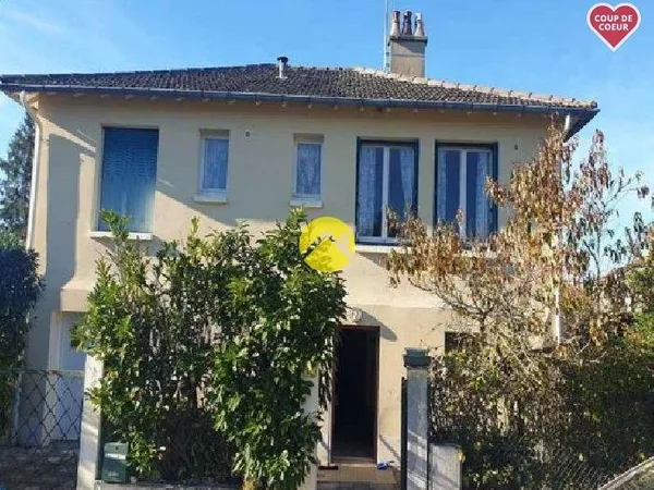 Maison élevée sur sous sol