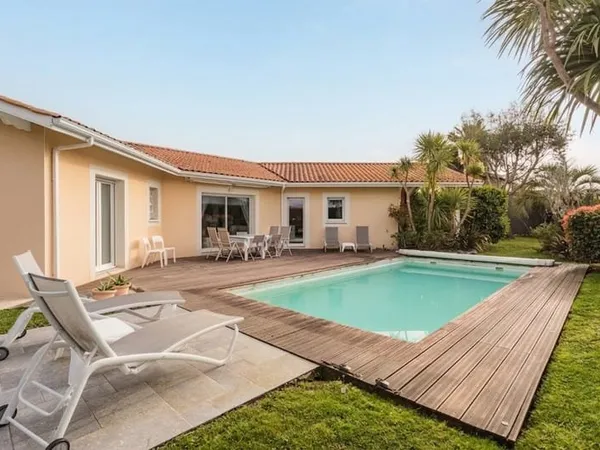 Maison familiale 136 m2 4 chambres Piscine Terrain 990