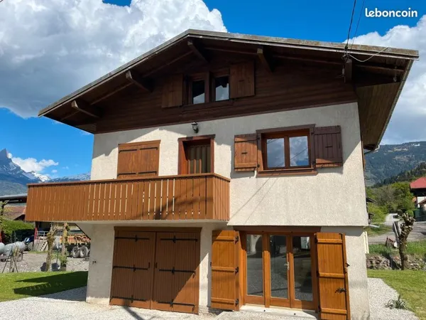 Chalet 3 pièces avec jardin (2 chambres + combles aménagés), Domancy (proche Sallanches), parking & 
