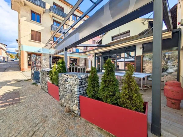 Local commercial 3 pièces 160 m²