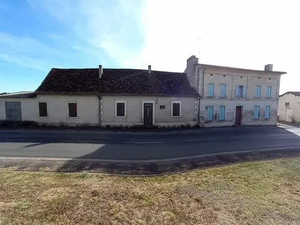Maison de bourg à 10 minutes de Montpon Ménestérol.