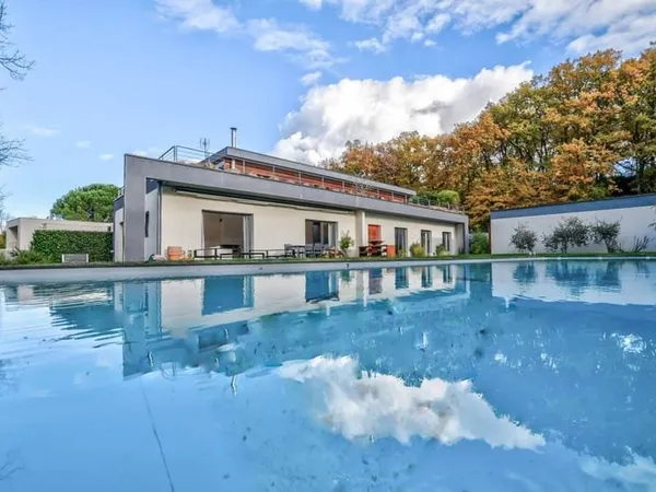 Maison 7 pièces 251 m²