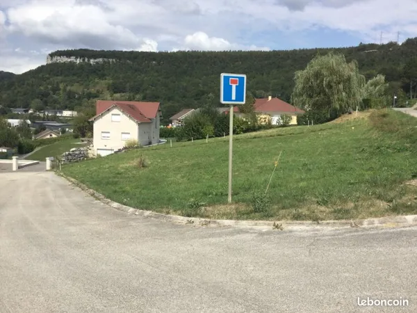 Terrain à vendre 538 m2 à Ornans