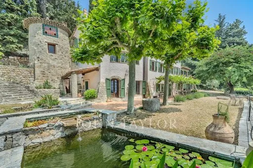 Propriété 9 pièces 333 m²