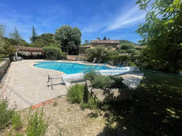 Proche Anduze, Ancienne magnanerie de 1844 rénovée de 242 m2
