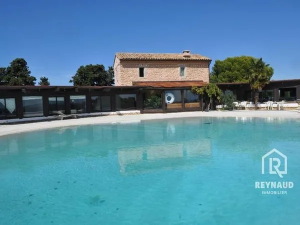 Maison 16 pièces 365 m²