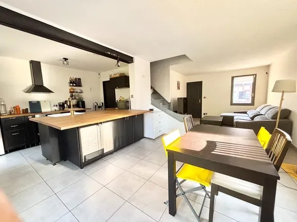 Semi individuelle avec garage et jardin