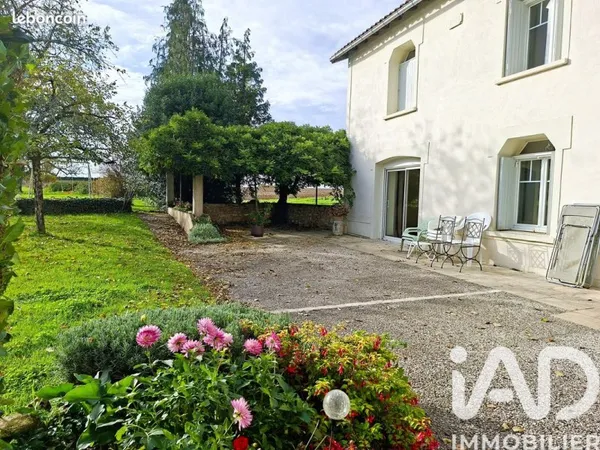 Maison 8 pièces 212 m²