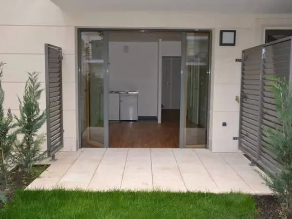 2 pièces terrasse jardin immeuble récent libéral possible
