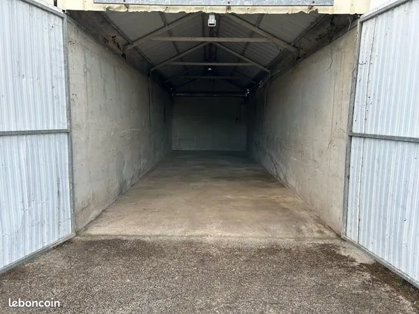 Location local 50m2 dalle béton