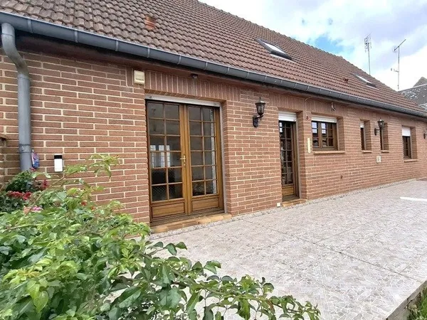 A VENDRE, Maison individuelle de plain pied 5 pièces SAINT QUENTIN (02), Jardin et Double Garage