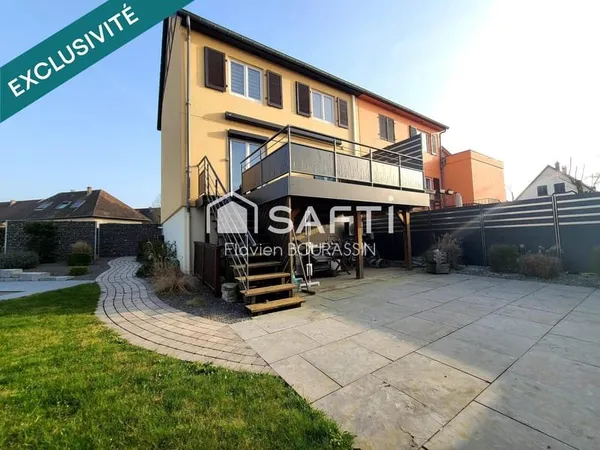 MAISON FAMILIALE - T6 - JARDIN - PISCINE - GARAGES