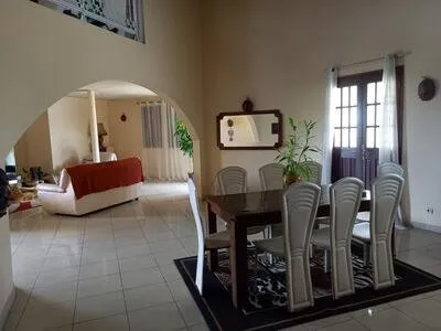 COLOCATION SAISONNIERE - CHAMBRE DANS GRANDE PROPRIETE