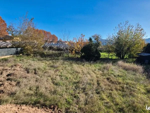 Beau terrain constructible 489 m² à Carnoules