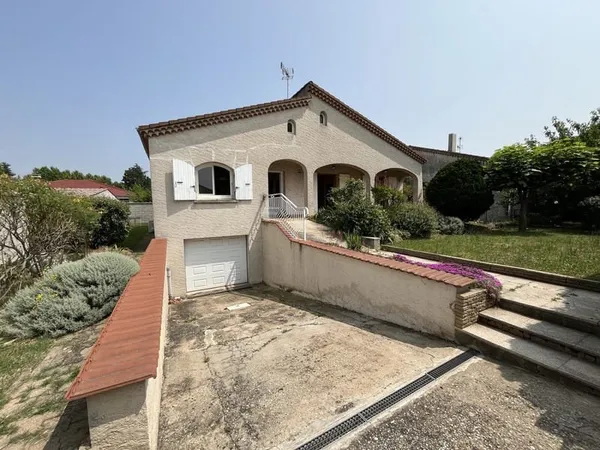 Bourg les Valence - Villa 5 chambres avec sous sol complet.