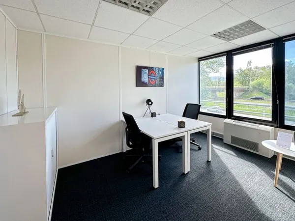 Accès tout compris aux [bureaux/espaces de coworking/salons d'affaires/etc.] à Grenoble Meylan