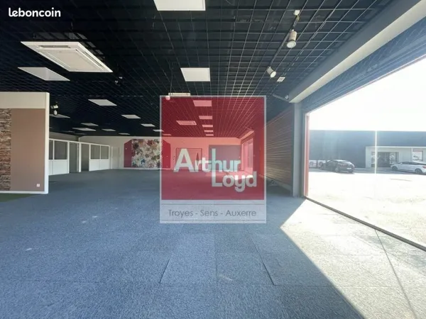 Local commercial 392 m² CHAUMONT
