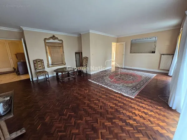 Appartement Versailles 5 pièce(s) 116.12 m2 + balcon filant
