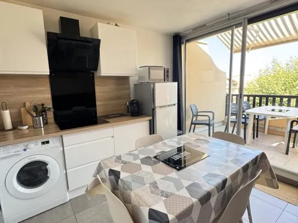 Studio avec terrasse et place de parking