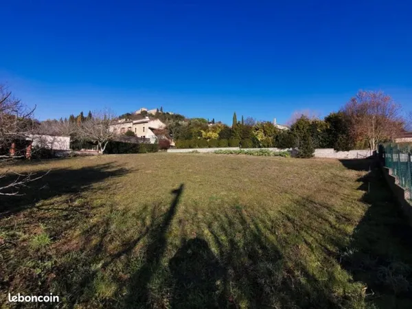 Terrain constructible centre village de Saint Paulet