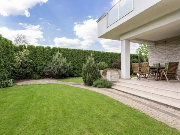 ** RETOUR de lot - SUPERBE 4 pièces JARDIN parking - livraison imminente - RER à 10' à pieds**
