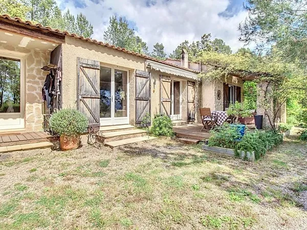 EXCLUSIVITE À VENDRE - VIDAUBAN - Maison T4 avec VUE 88 m² sur 3856m² de terrain arboré en restanque