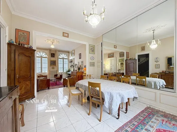Maison 6 ch + jardin : grand séjour, bureau, cave.