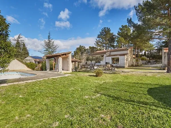 Maison Saint Cannat 4 pièces 125 m2 + dépendance 47m² + piscine