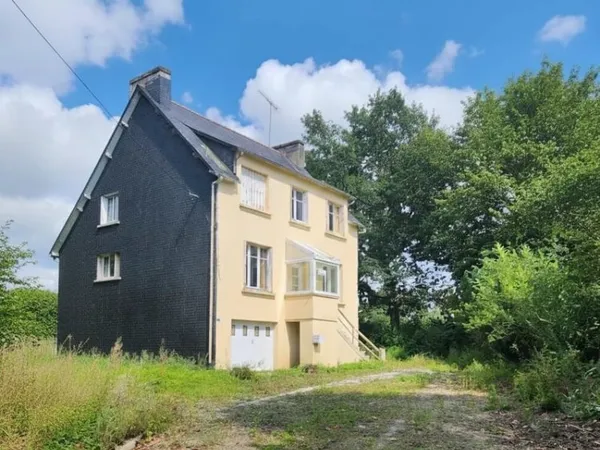 Bourg de MAEL-CARHAIX