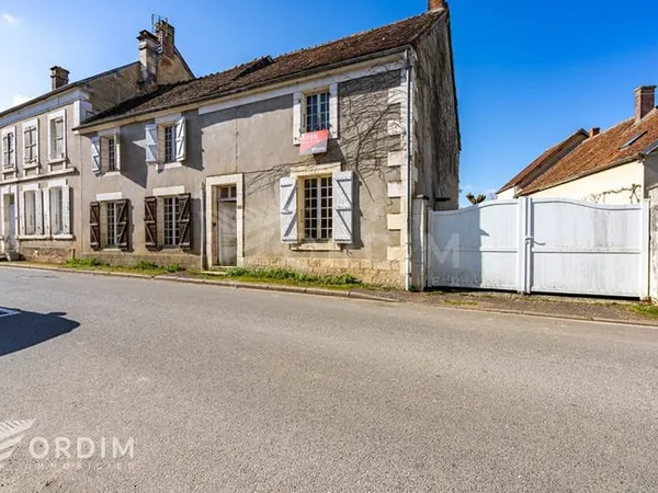 Maison à rénover à Thury