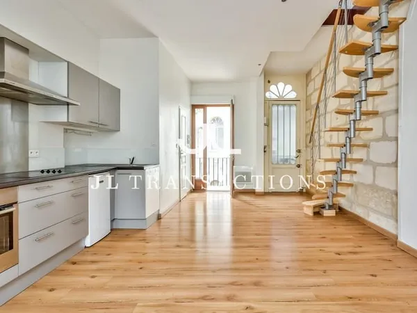 BORDEAUX - APPARTEMENT DUPLEX AVEC BALCON