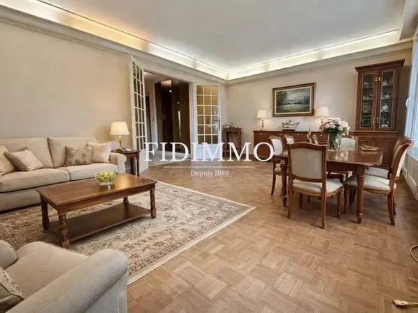 4196 - Agréable appartement lumineux en plein centre-ville