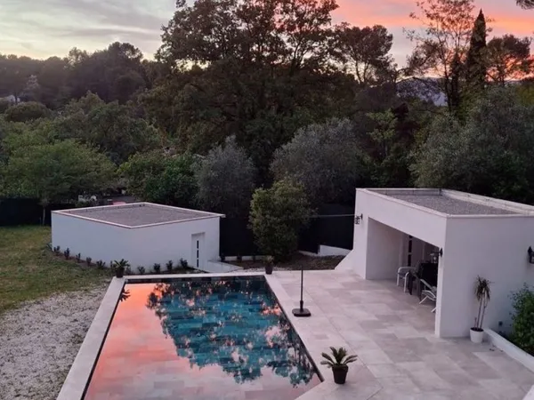 Villa rénovée de170m2, piscine, pool house, garage, au calme