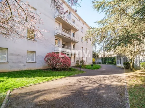 Appartement 3 pièces en rez-de-chaussée avec terra
