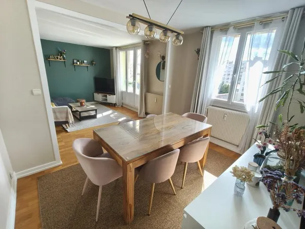 Gratte-Ciel - T3 lumineux 66 m² - Dernier étage