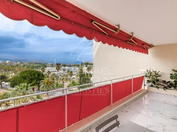 Superbe appartement rénové - Centre-ville d'Antibes, secteur Vauban - Vue dégagée sur le port