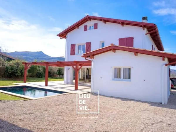 Maison 9 pièces 325 m²
