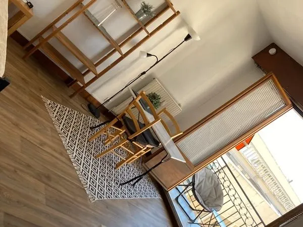 STUDIO MEUBLÉ avec CHAUFFAGE et forfait EAU chaude et froide COMPRIS à proximité Fac Vauban et centr