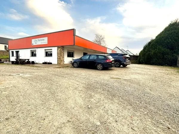 Aux portes de Vannes - Bâtiment Commercial récent divisible 470 m²