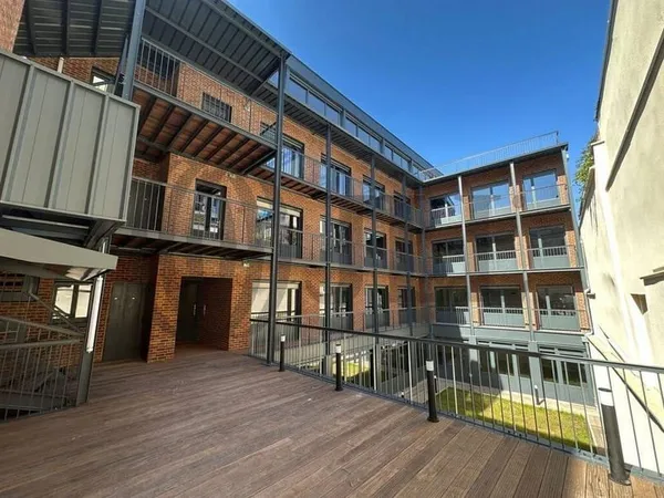Bureaux 1305 m²