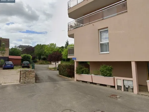 A VENDRE FONTAINE LES DIJON 'Les 3 Saffres', place de parkin