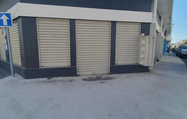 Local commercial 250 m²