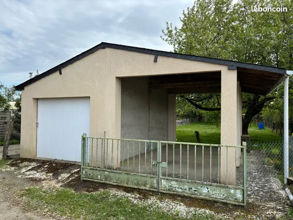 Terrain avec garages