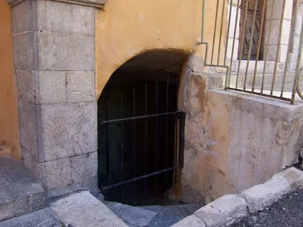 A louer caves à vin de 2,5 ou 10 m2