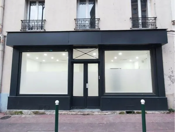 LOCAL PROFESSIONNEL / COMMERCIAL - 74 m² + ANNEXES - SAINT-MAURICE MONTGOLFIER